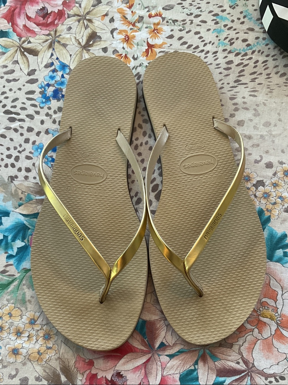 Havaianas Women's Metallic Gold Sandals